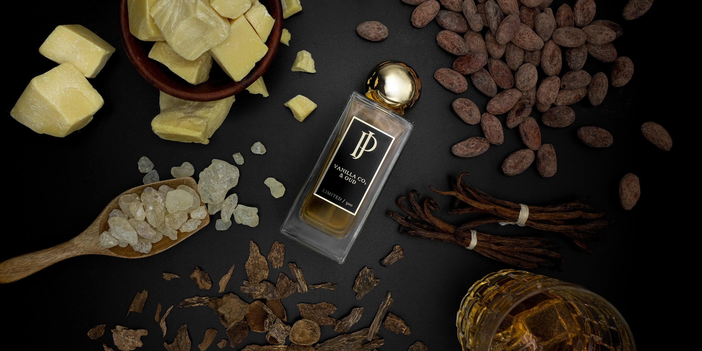 Vanilla CO₂ & Oud zwischen Kakaobohnen, Vanilleschoten und Harz